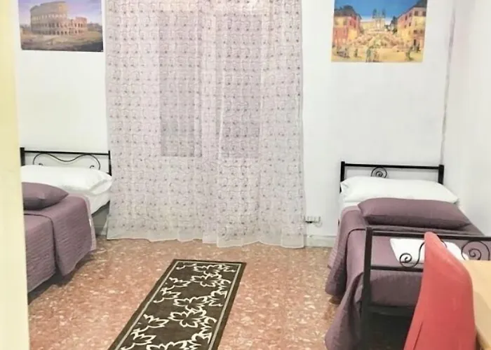 Albergue New Golden House Roma